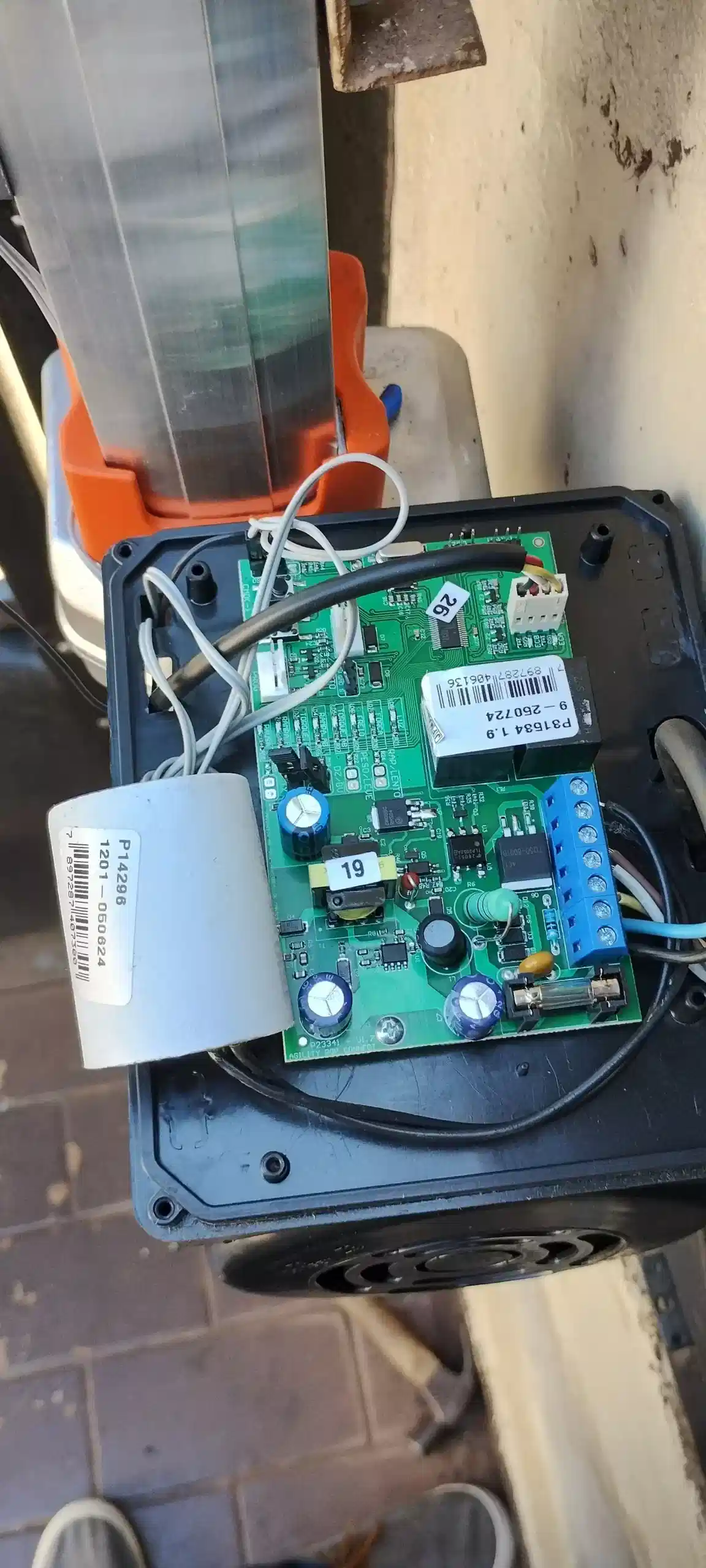 Travas, centrais e controles para motor de portão automático